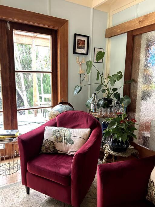Oakura Pond Cottage - A Unique Kiwi Holiday Bach Ngoại thất bức ảnh