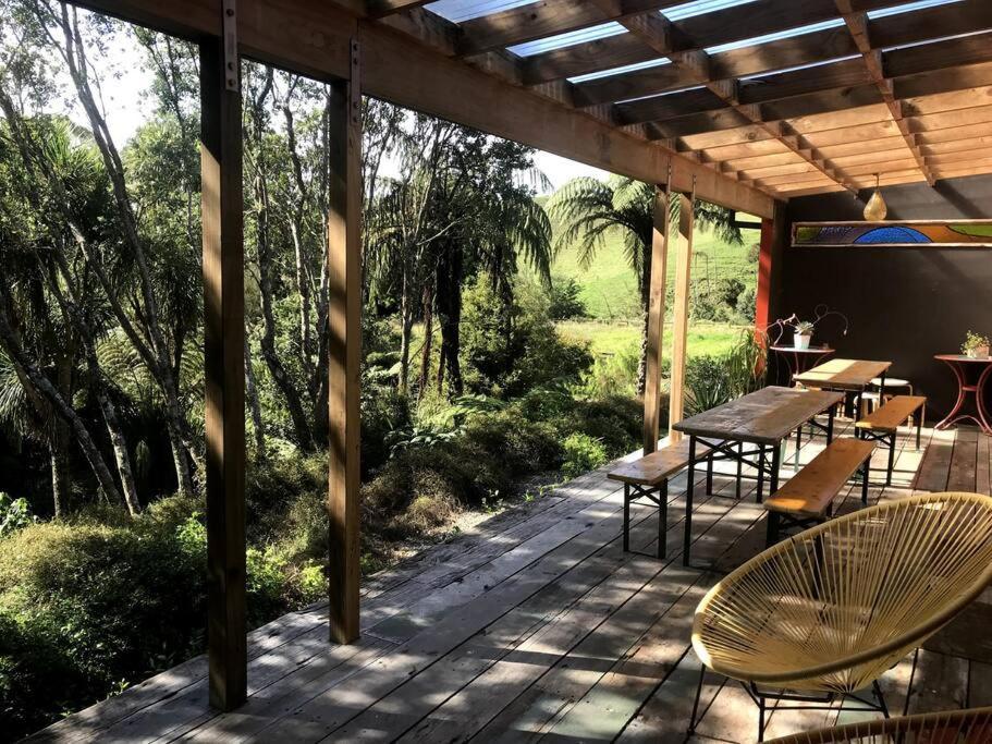 Oakura Pond Cottage - A Unique Kiwi Holiday Bach Ngoại thất bức ảnh